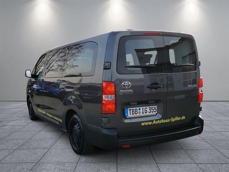 Gebraucht Toyota Proace Verso Comfort 144 PS (105 kW) 2022 Grau Kombi