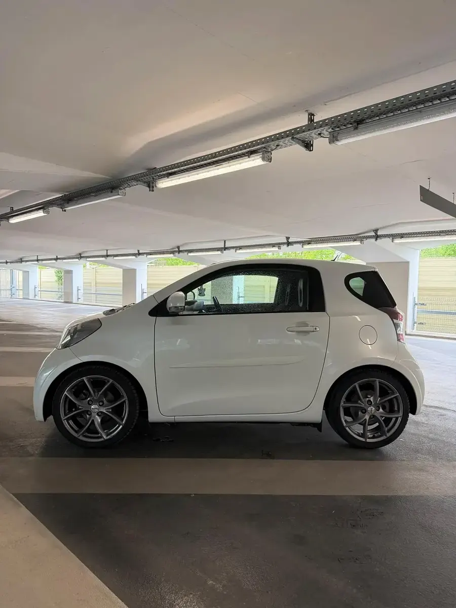 Second-hand Toyota iQ 98 CP (72 kW) 2010 Alb Hatchback