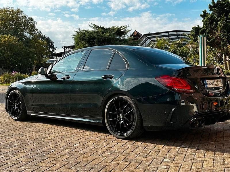 Grün Gebraucht 2018 Mercedes C43 AMG AMG line Limousine | 31.900 € - Bild 1/4