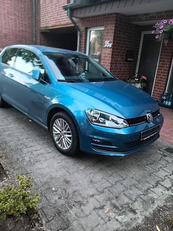 Blau Gebraucht 2014 VW Golf VII Limousine | 5.900 € (Superpreis) - Bild 1/4
