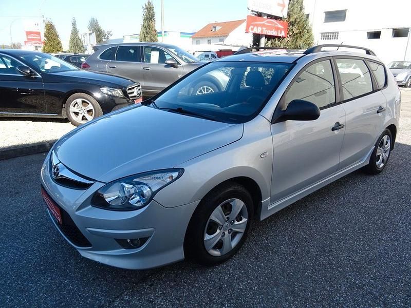 Gebraucht Hyundai i30 Edition 109 PS (80 kW) 2011 Silber Kombi