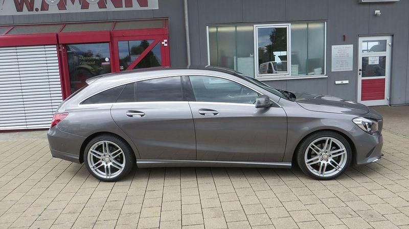 Gebraucht Mercedes CLA180 Shooting Brake 122 PS (89 kW) 2016 Grau Kombi