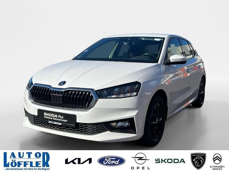 Weiß Gebraucht 2022 Skoda Fabia Ambition Kleinwagen | 13.940 € (Guter Preis) - Bild 1/4