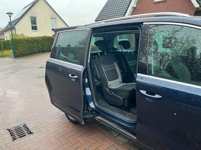 Second-hand VW Sharan 140 CP (102 kW) 2013 Albastru Monovolum