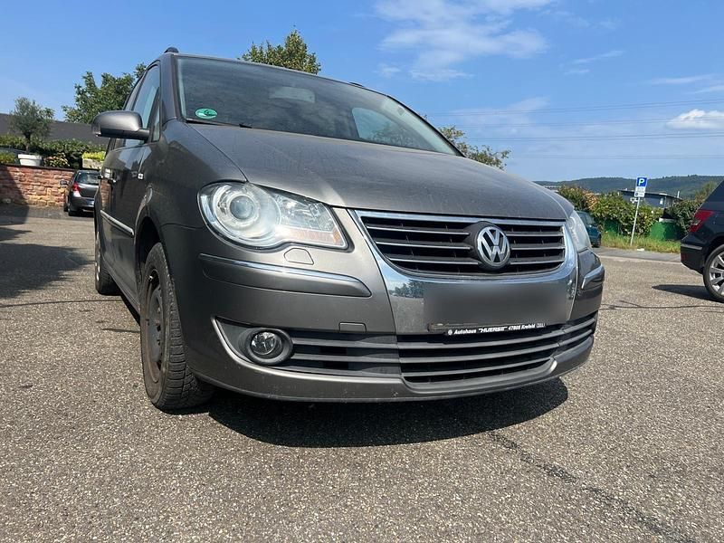 Grau Gebraucht 2006 VW Touran Van / Kleinbus | 1.490 € (Guter Preis) - Bild 1/4