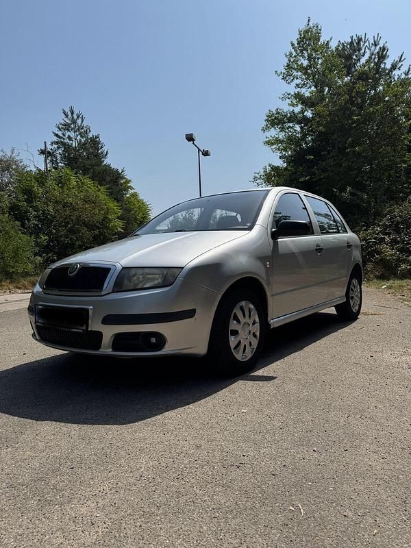 Silber Gebraucht 2005 Skoda Fabia Limousine | 1.900 € (Fairer Preis) - Bild 1/4