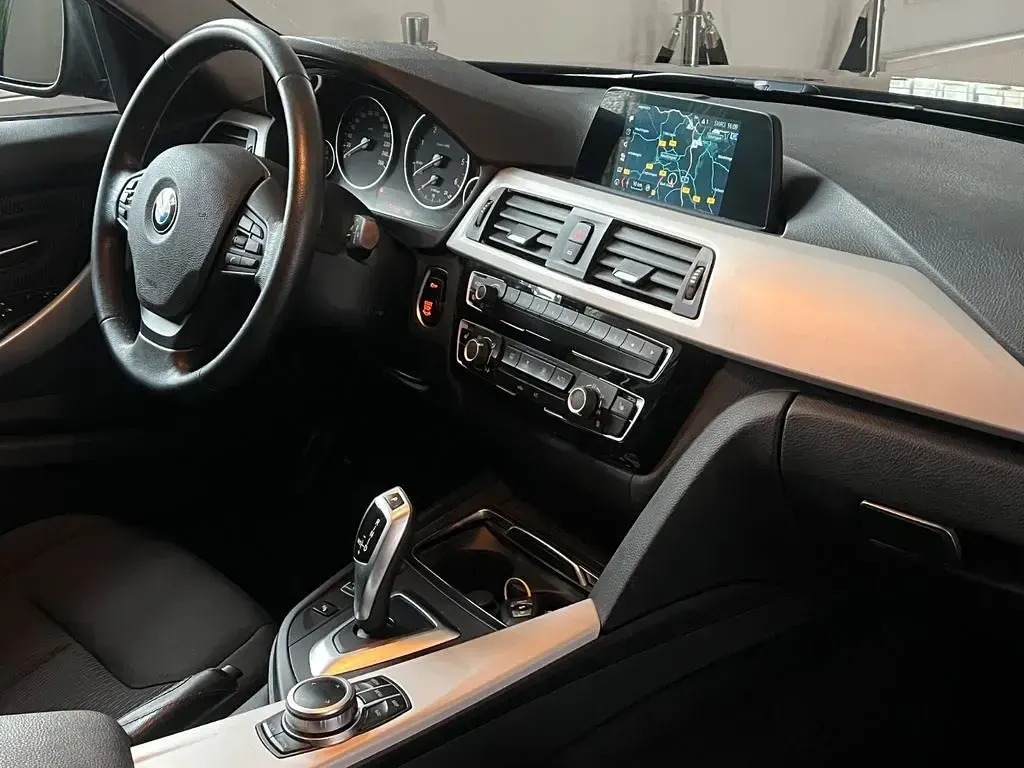 Gebraucht BMW 318 150 PS (110 kW) 2019 Schwarz Limousine