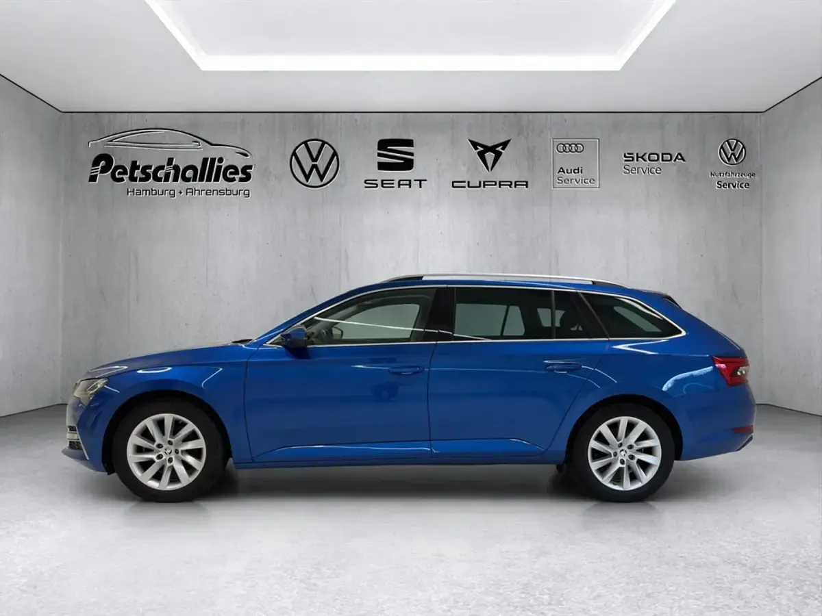 Gebraucht Skoda Superb Style 218 PS (160 kW) 2022 Blau Kombi