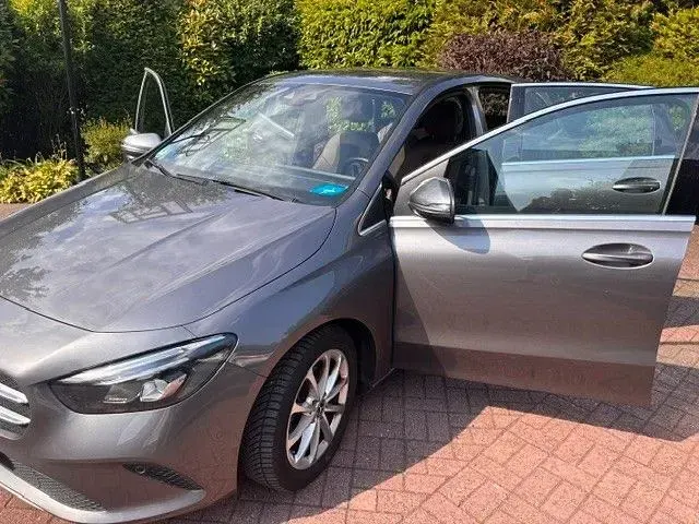 Gebraucht Mercedes B180 Progressive 116 PS (85 kW) 2019 Grau Kleinwagen