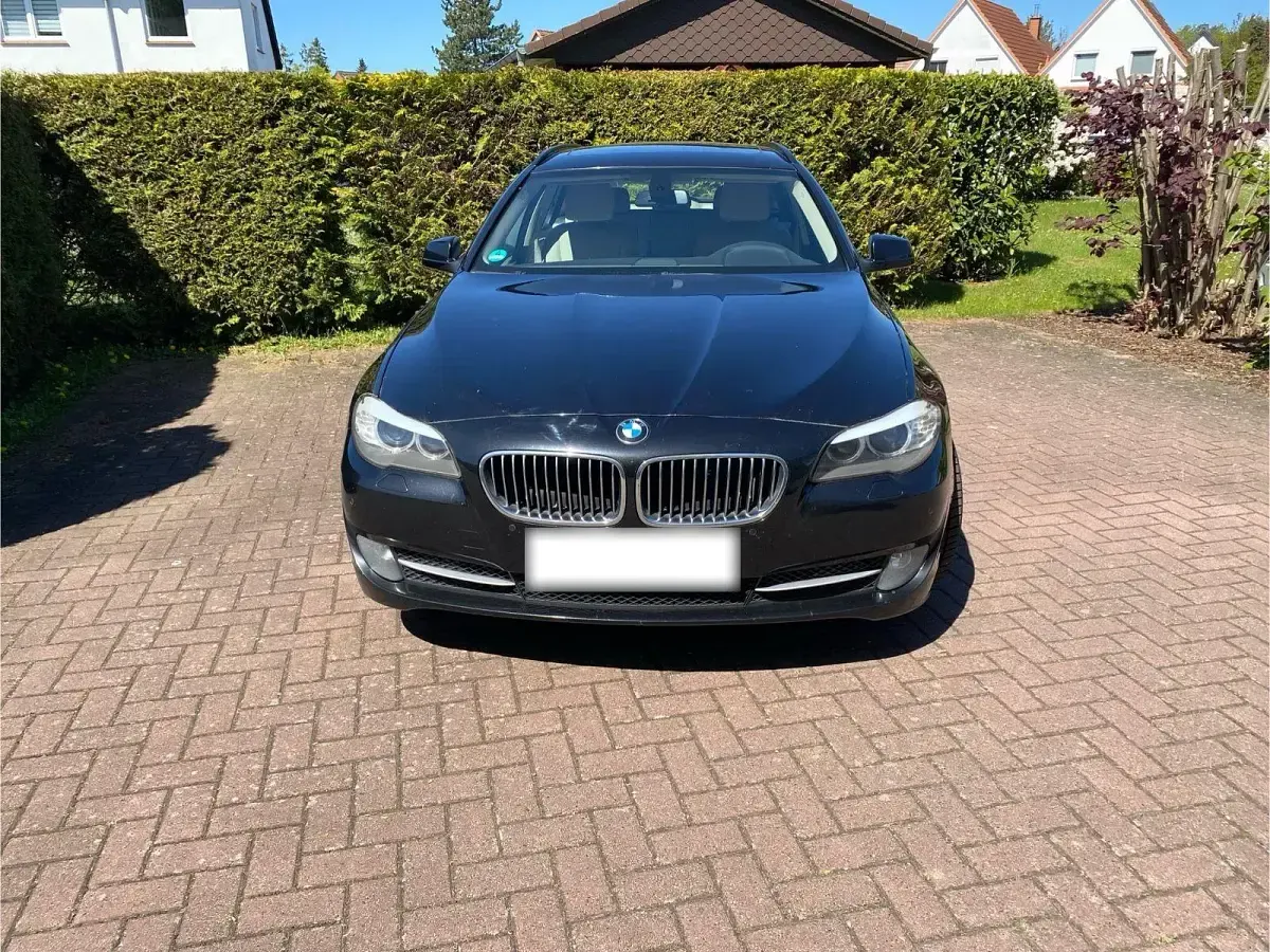 Gebraucht BMW 520 184 PS (135 kW) 2011 Schwarz Kombi