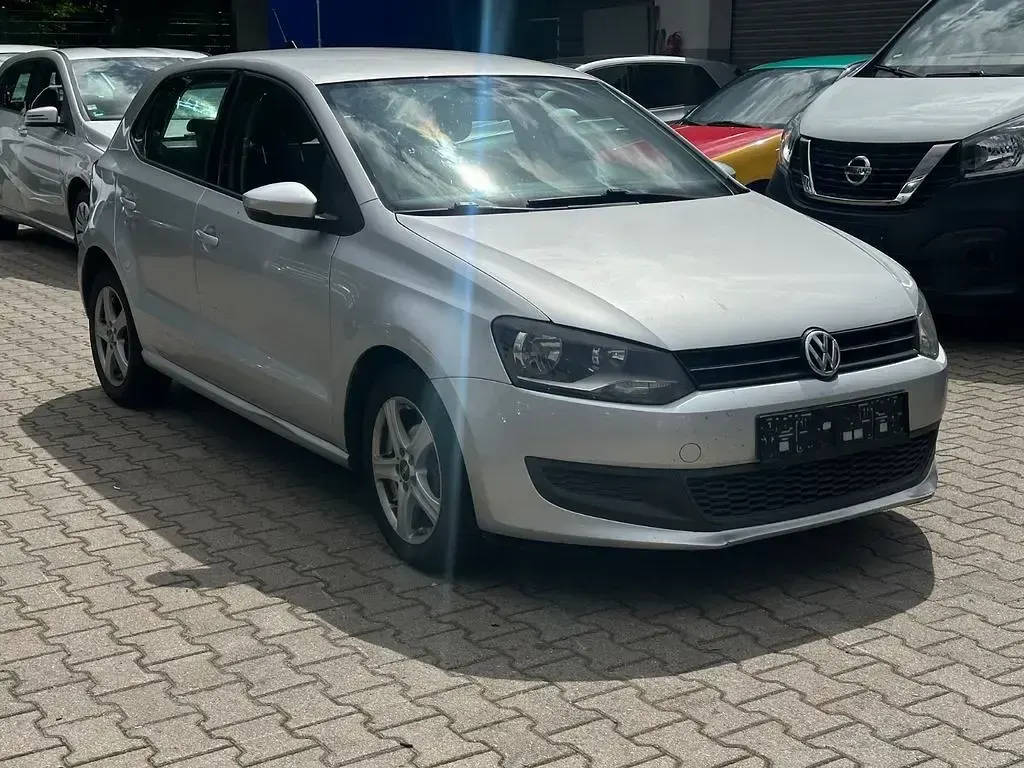 Gebraucht VW Polo Comfortline 90 PS (66 kW) 2010 Silber Kleinwagen