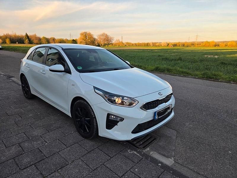 Gebraucht Kia Ceed 99 PS (72 kW) 2019 Weiß Kleinwagen