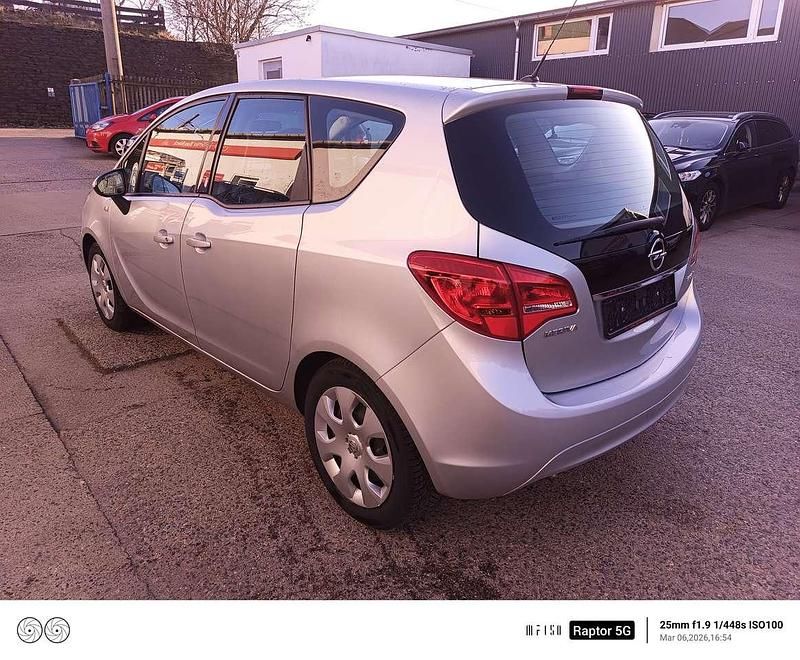 Gebraucht Opel Meriva Edition 120 PS (88 kW) 2014 Argon silber/ice silver (m2) Van / Kleinbus