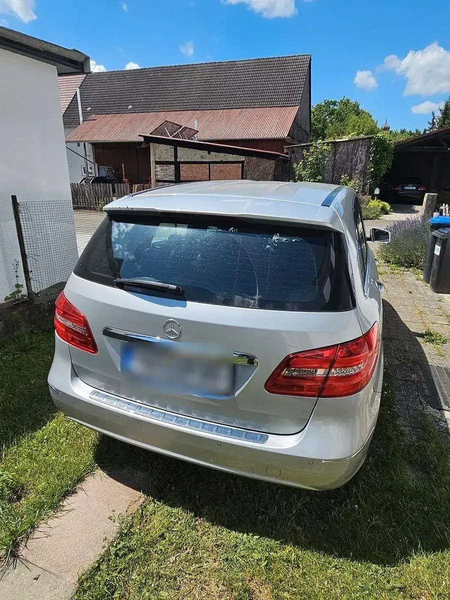 Gebraucht Mercedes B200 156 PS (114 kW) 2012 Grau Kleinwagen