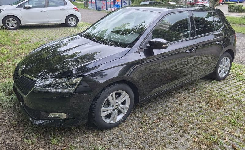Schwarz Gebraucht 2021 Skoda Fabia Best of Limousine | 12.500 € (Guter Preis) - Bild 1/4