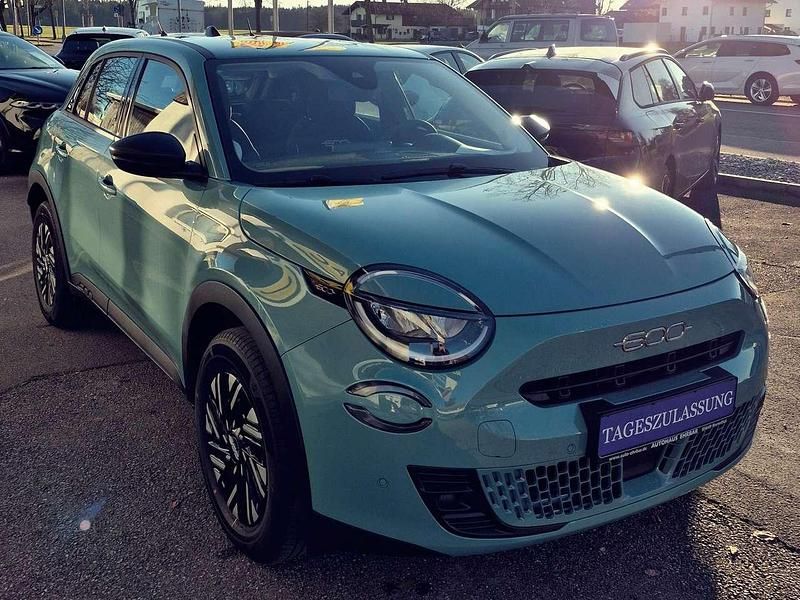 Neu Fiat 600 136 PS (100 kW) 2025 Aqua blau SUV