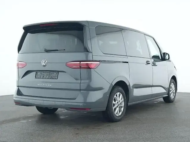 Gebraucht VW Multivan Life 150 PS (110 kW) 2024 Grau Van / Kleinbus