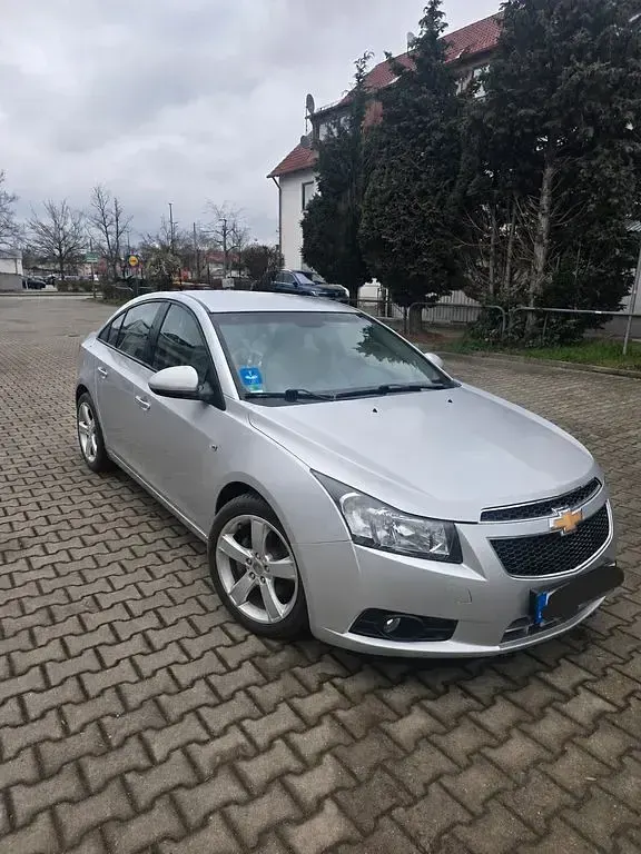 Gebraucht Chevrolet Cruze LS 124 PS (91 kW) 2010 Silber Limousine