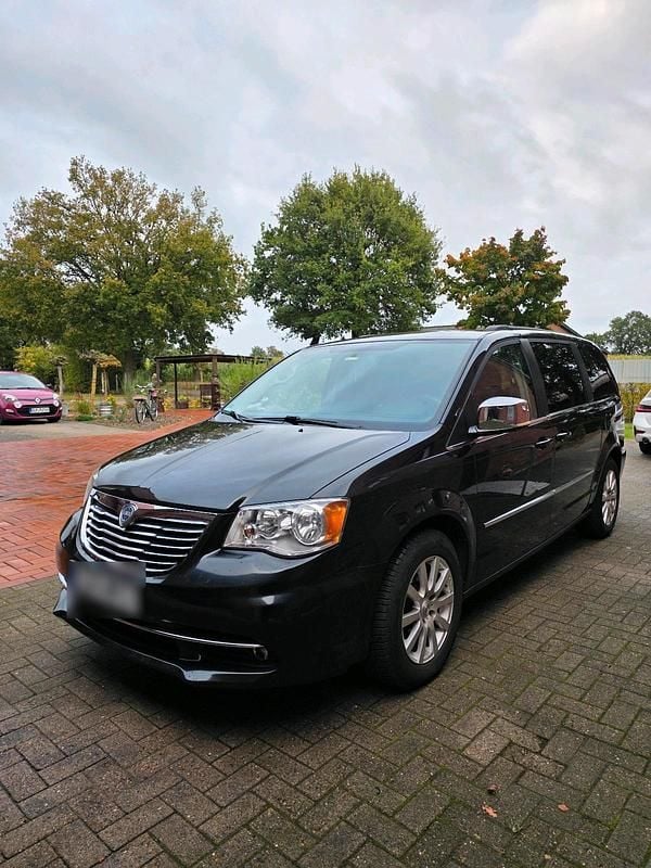 Schwarz Gebraucht 2011 Lancia Voyager Van / Kleinbus | 6.700 € (Fairer Preis) - Bild 1/4