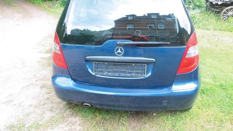 Gebraucht Mercedes A180 Avantgarde 116 PS (85 kW) 2011 Blau Van / Kleinbus
