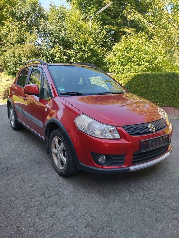 Rot Gebraucht 2007 Suzuki SX4 Limousine | 2.900 € (Superpreis) - Bild 1/4
