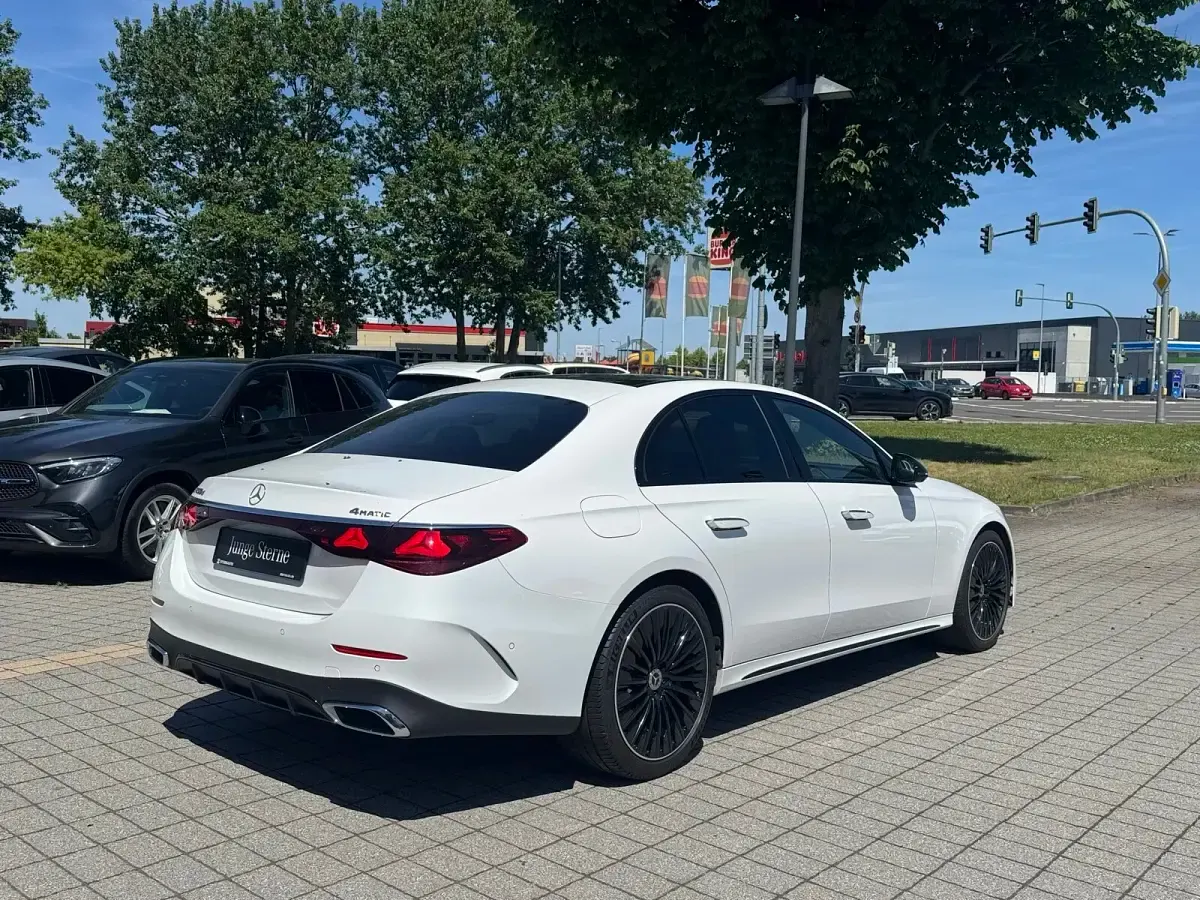 Gebraucht Mercedes E450 367 PS (269 kW) 2025 Weiß Limousine