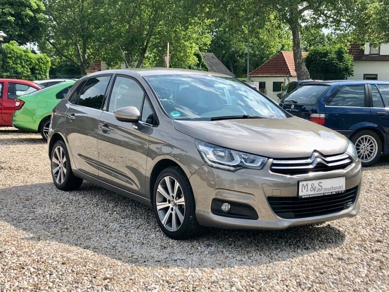 Grau Gebraucht 2017 Citroën C4 SELECTION Limousine | 9.490 € (Etwas zu teuer) - Bild 1/4