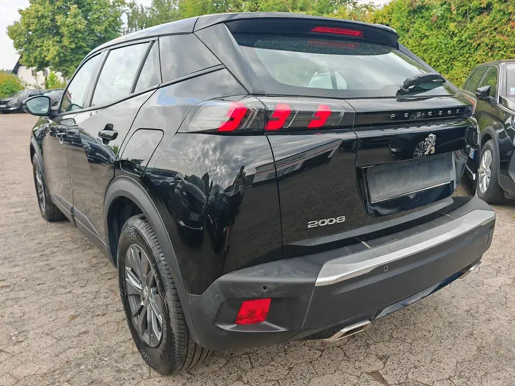 Gebraucht Peugeot 2008 131 PS (96 kW) 2022 Schwarz SUV