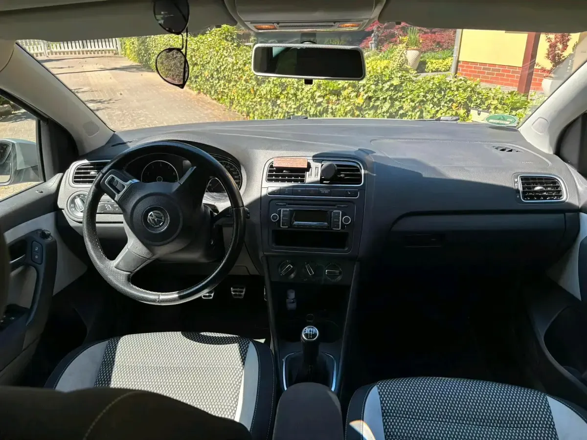 Używany VW Polo Cross 67 KM (49 kW) 2012 Srebrny Hatchback