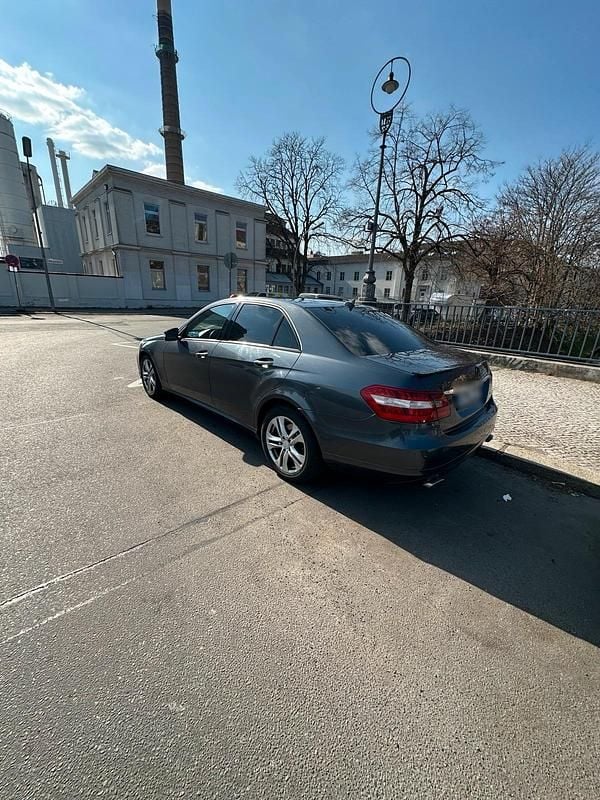 Gebraucht Mercedes E350 231 PS (169 kW) 2009 Grau Limousine