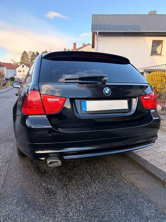 Gebraucht BMW 320 Performance 184 PS (135 kW) 2011 Schwarz Kombi