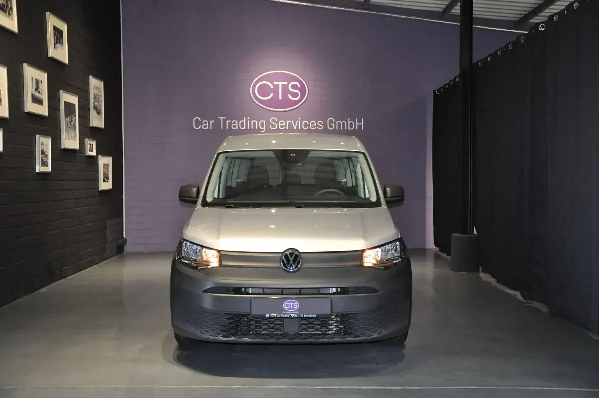 Używany VW Caddy Maxi 102 KM (75 kW) 2022 Biały Minivan