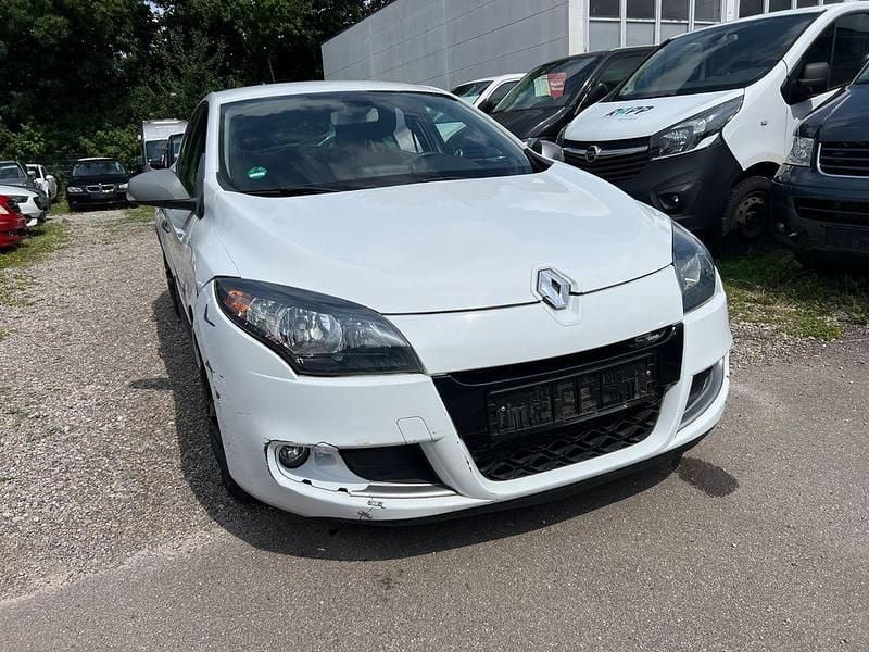 Weiß Gebraucht 2011 Renault Mégane GT Line GT-Line Limousine | 3.800 € (Guter Preis) - Bild 1/4