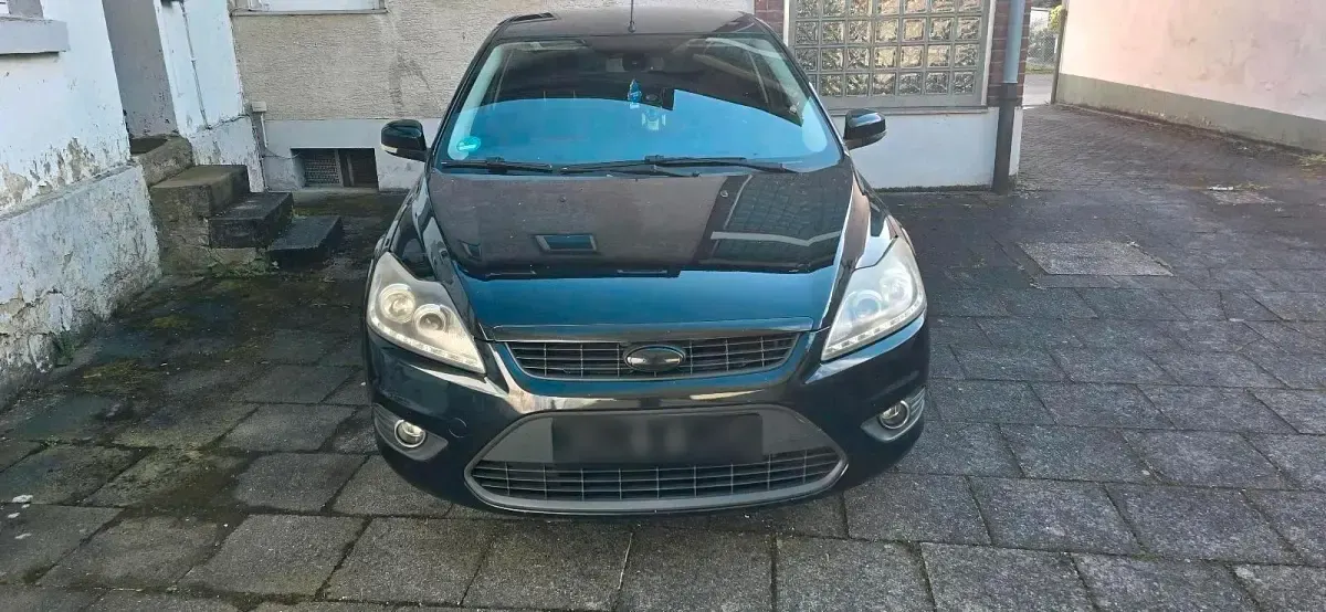 Gebraucht Ford Focus 100 PS (73 kW) 2010 Schwarz Coupé