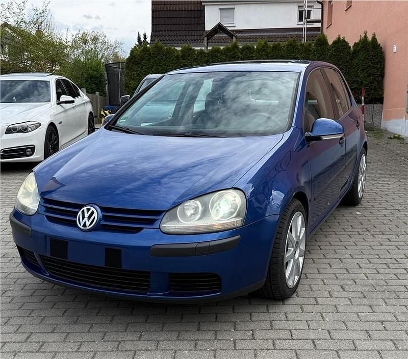Second-hand VW Golf V 105 CP (77 kW) 2004 Albastru Hatchback