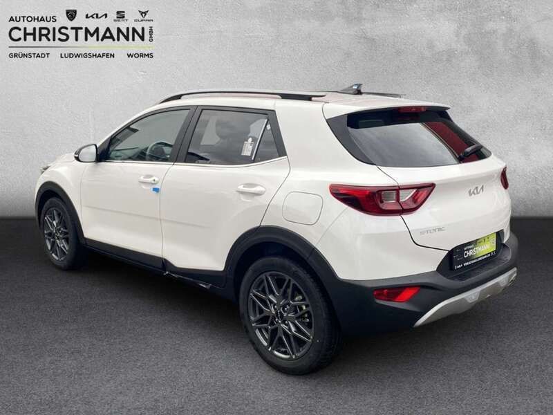 Gebraucht Kia Stonic 101 PS (74 kW) 2024 Snow white pearl SUV