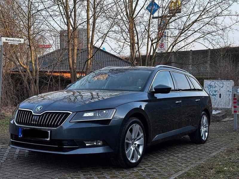 Gebraucht Skoda Superb Ambition 190 PS (139 kW) 2017 Grau Kombi