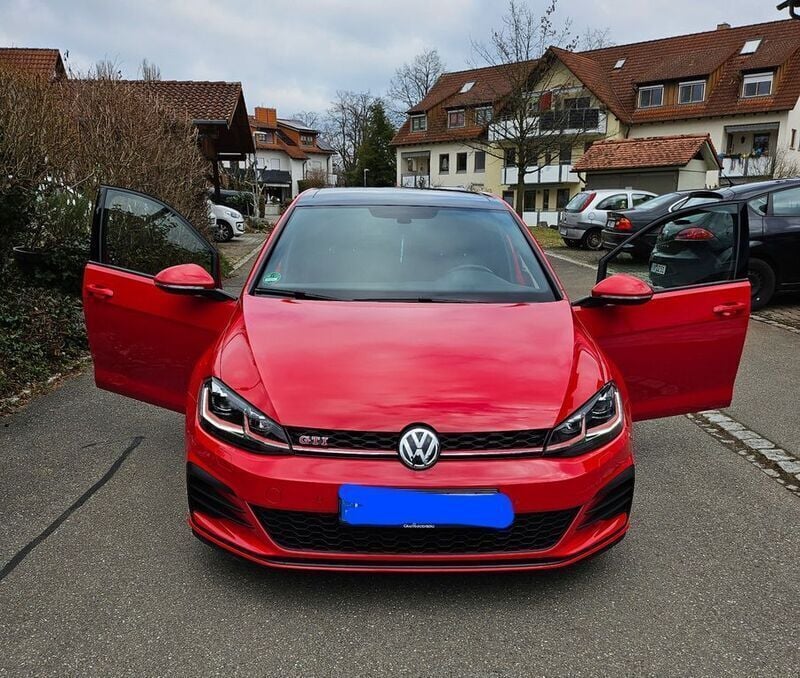 Rot Gebraucht 2019 VW Golf VII GTI Limousine | 25.500 € (Teuer) - Bild 1/4