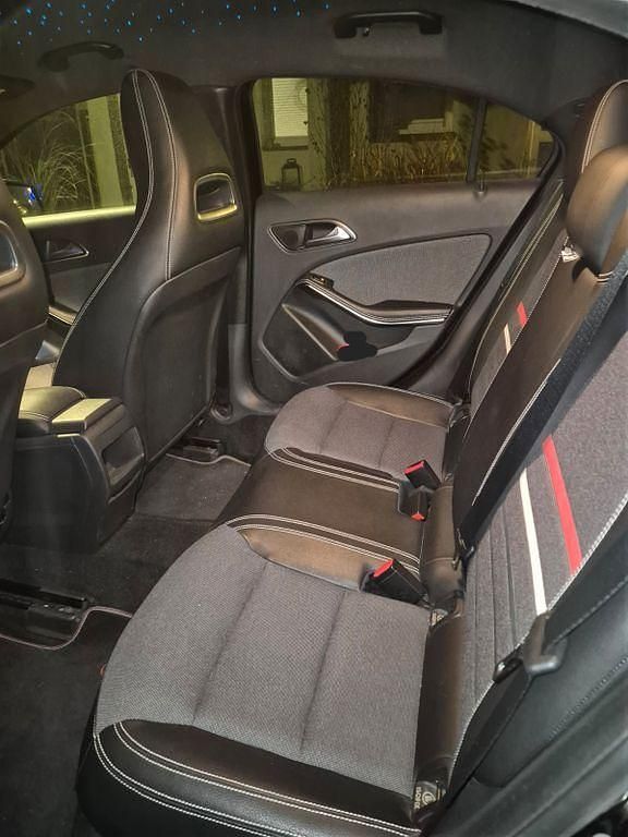 Gebraucht Mercedes A180 Style 166 PS (122 kW) 2014 Schwarz Limousine