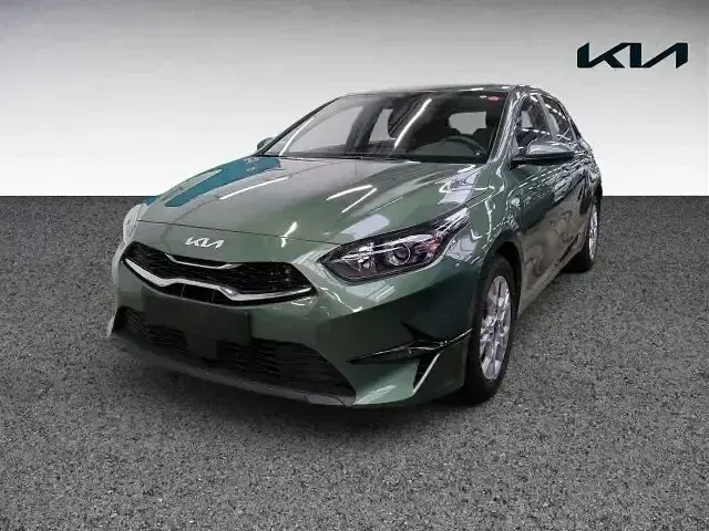 Usado Kia Ceed Vision 140 CV (102 kW) 2025 Verde Utilitario