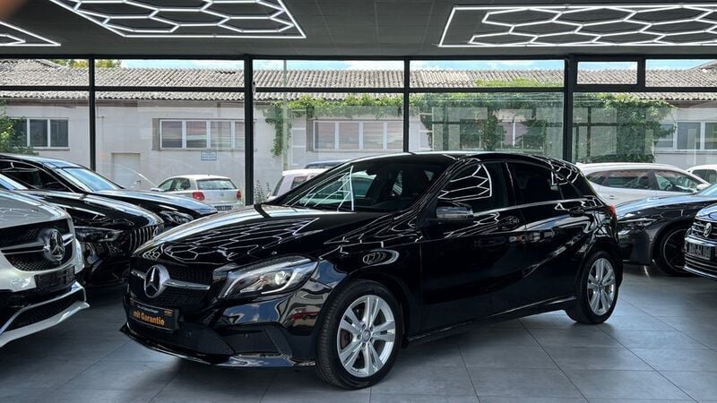 Schwarz Gebraucht 2016 Mercedes A160 Limousine | 16.850 € (Fairer Preis) - Bild 1/4