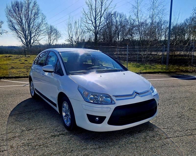 Gebraucht Citroën C4 90 PS (66 kW) 2010 Weiß Limousine