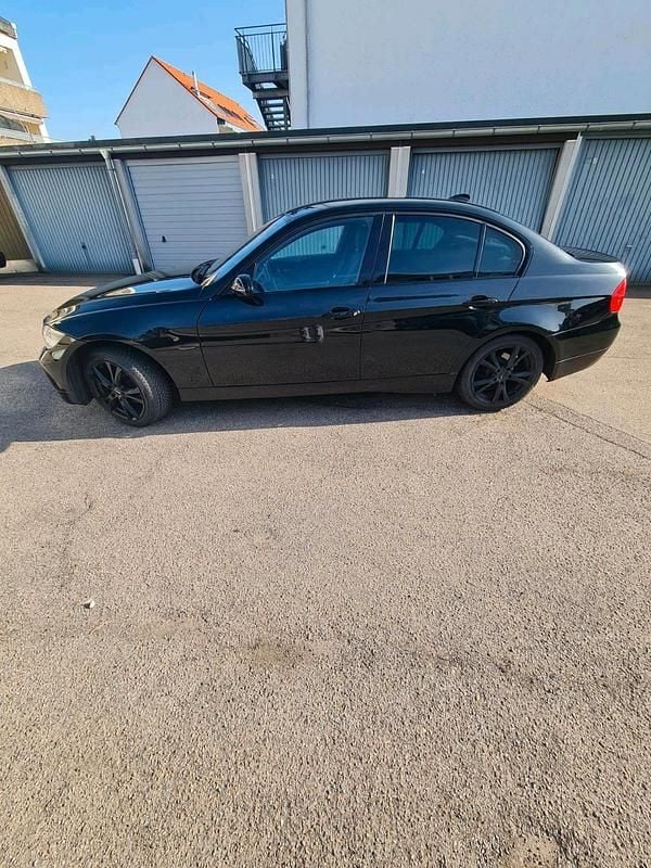 Gebraucht BMW 320 170 PS (125 kW) 2007 Schwarz Limousine