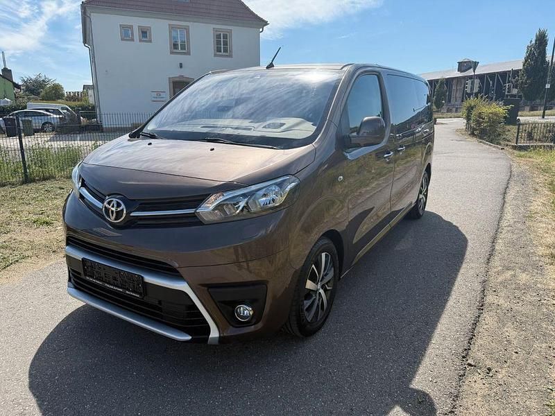 Braun Gebraucht 2017 Toyota Proace Verso Comfort Kombi | 24.790 € (Fairer Preis) - Bild 1/4