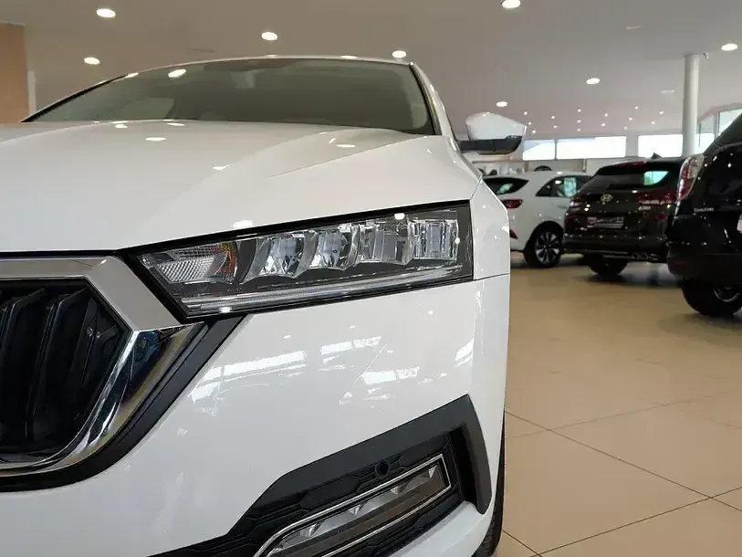 Gebraucht Skoda Octavia Style 150 PS (110 kW) 2023 Candyweiss Kombi