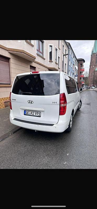 Gebraucht Hyundai H-1 170 PS (125 kW) 2009 Weiß Van / Kleinbus