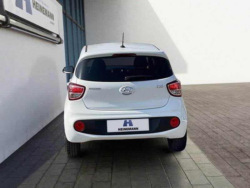 Gebraucht Hyundai i10 Trend 67 PS (49 kW) 2017 Weiss Kleinwagen