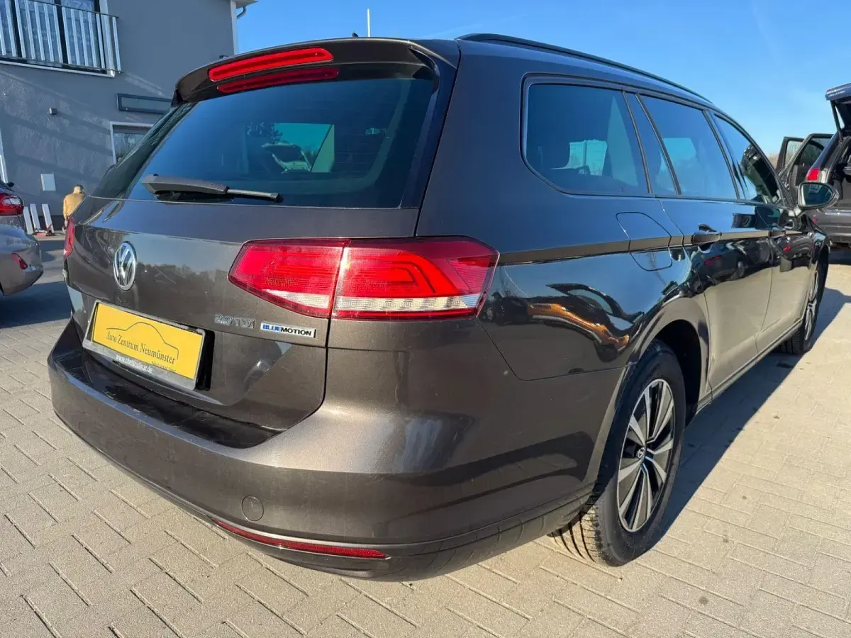 Gebraucht VW Passat Trendline 150 PS (110 kW) 2017 Schwarz Kombi