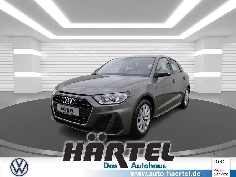 Chronosgrau (grey), metallic Gebraucht 2024 Audi A1 Sportback S-Line Kleinwagen | 24.400 € (Guter Preis) - Bild 1/4