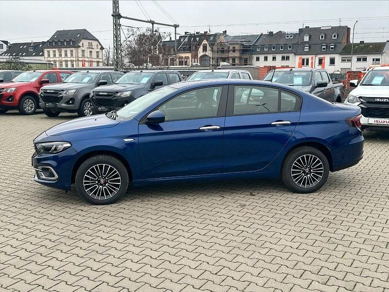 Neu Fiat Tipo Urban 131 PS (96 kW) 2025 Blau Limousine